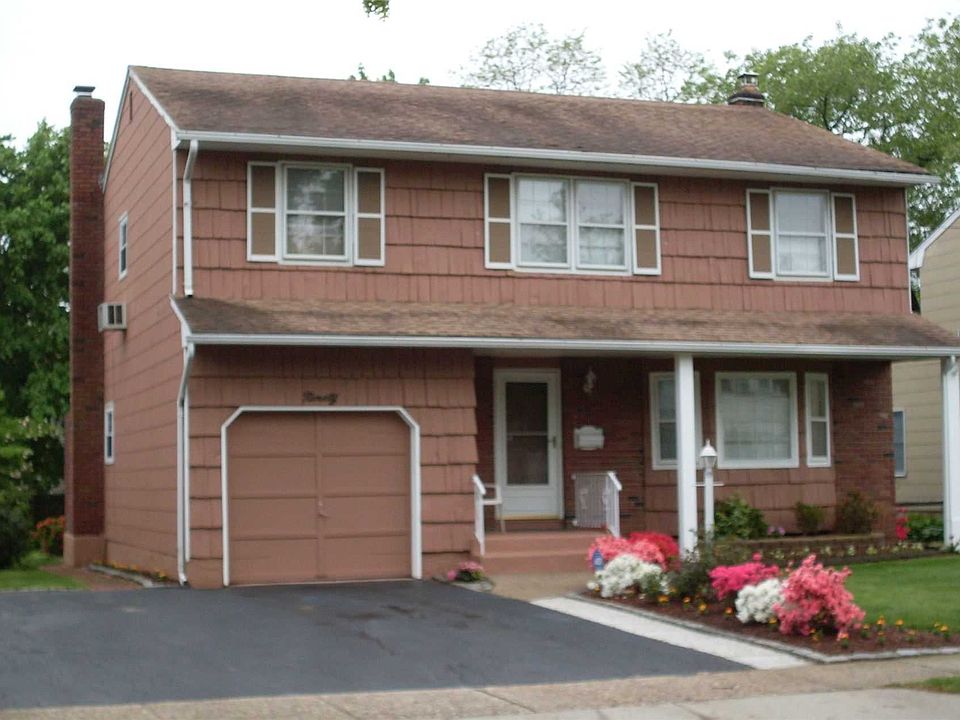 2nd image of 90 Prospect St