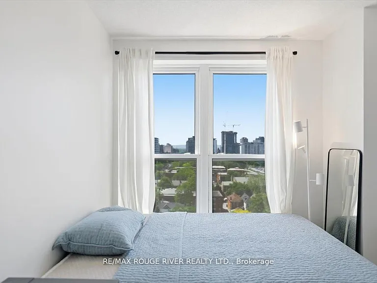 135 James St S #1401 — Photo 20
