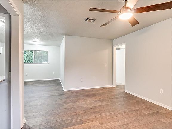 5th image of 1104 Harrington Dr
