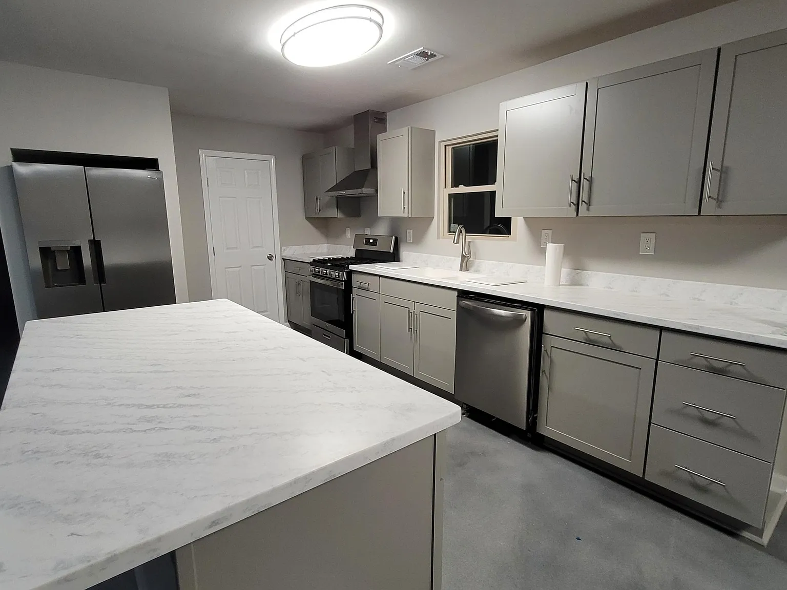 4 bed, $2,450 — Photo 4
