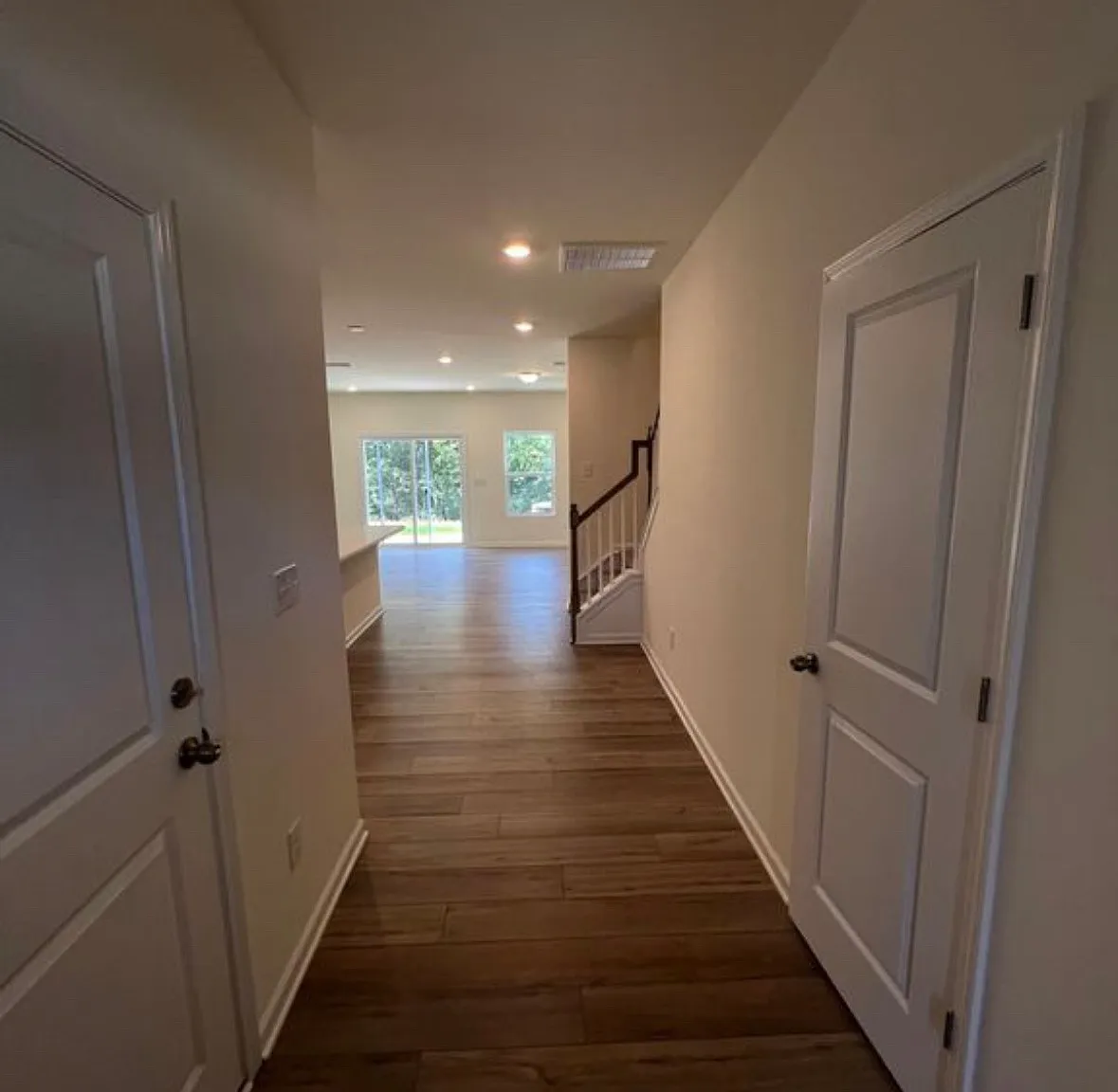 3 bed, 2.5 bath, 1688 sqft, $1,925 — Photo 2