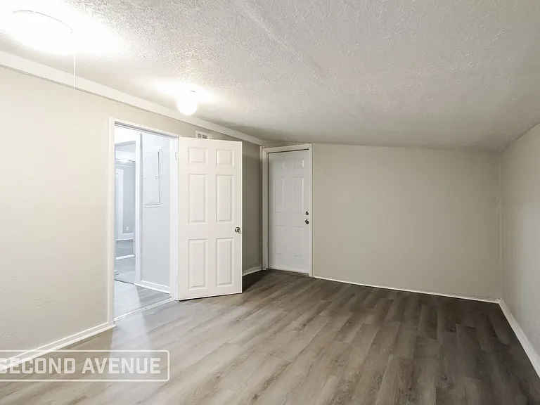 1522 W 22nd St — Photo 11
