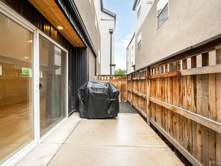 1331 Yates St — Photo 24