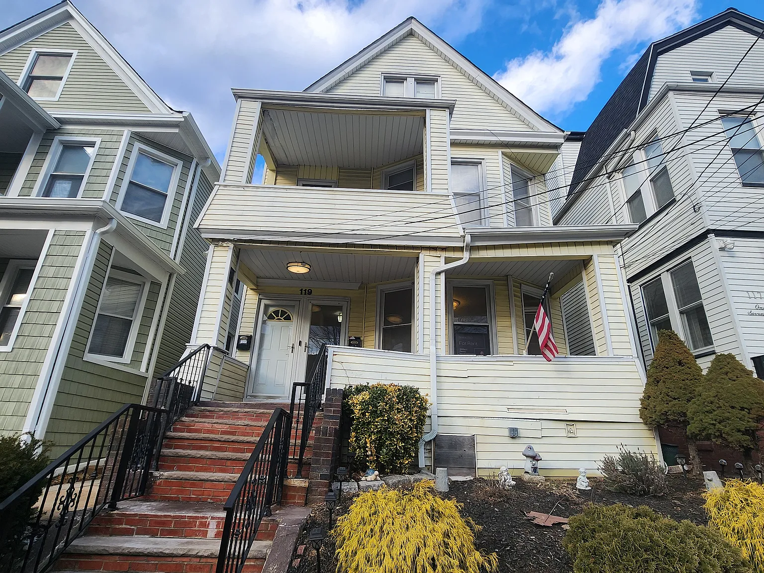 3 bed, $2,400 — Photo 1