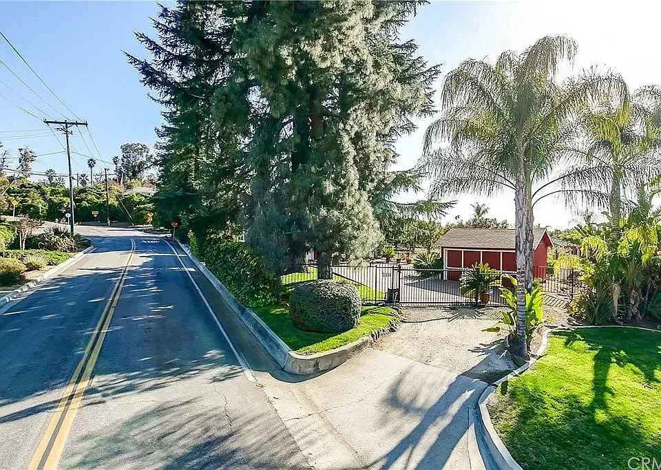 11698 Walnut St — Photo 4