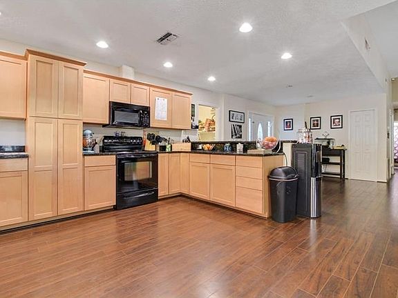 2nd image of 625 Shady Nook Dr