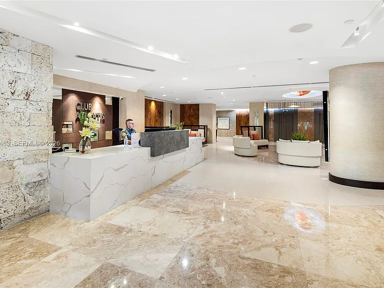 2555 Collins Ave #403 — Photo 35