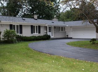 2741 Farmingdale Dr, Bloomfield Hills, MI