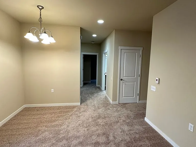 1613B Burnside Pl — Photo 5