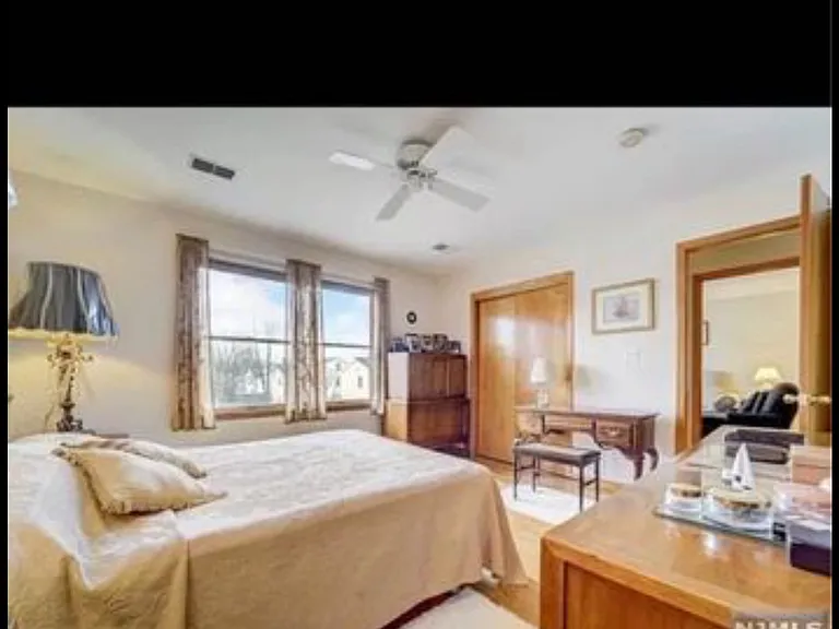 27 Arlington Blvd #1 — Photo 6