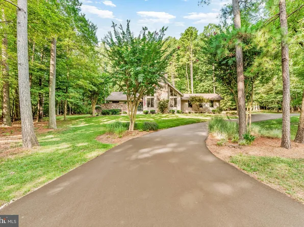 1180 Thompson Ct, Saint Leonard, MD 20685