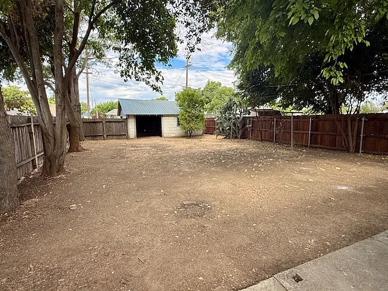 619 N Plumas St — Photo 14