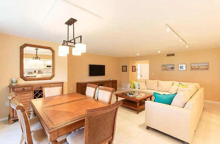 110 Half Moon Cir #E2 — Photo 11