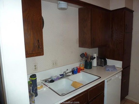 2nd image of 2429 Colgate Cir