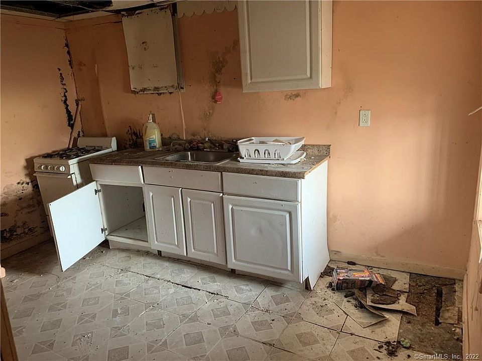 2nd image of 34 Lester St