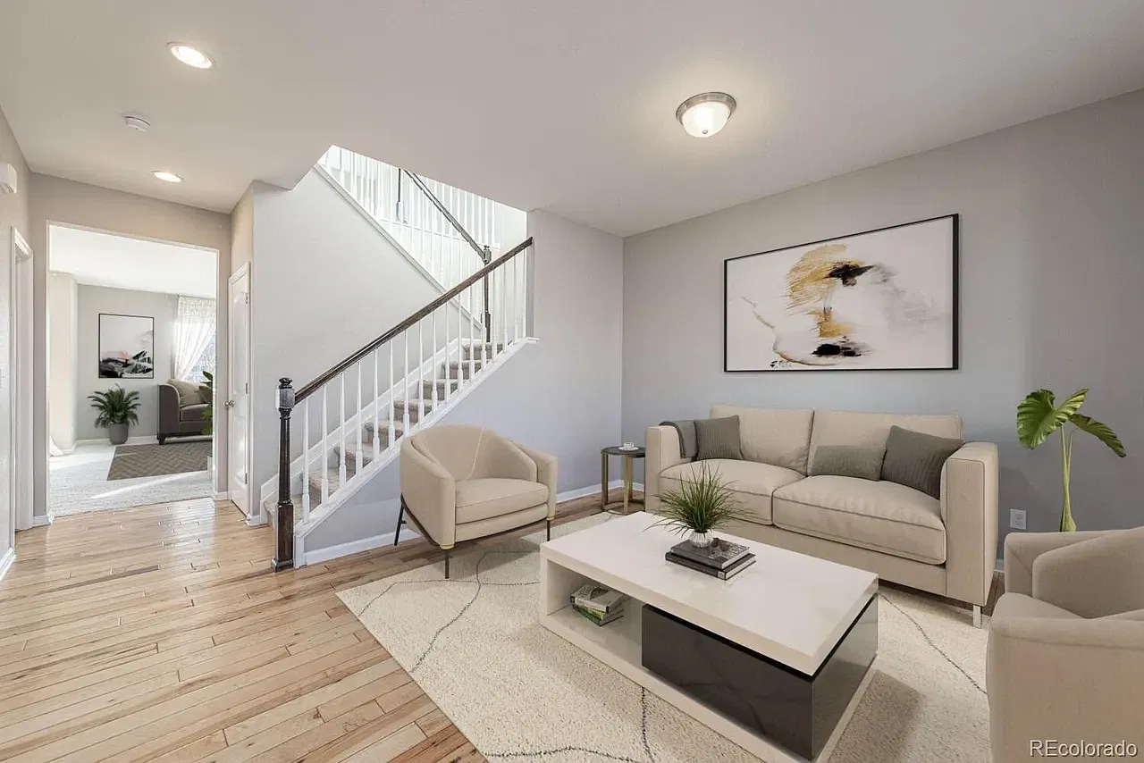 3 bed, 2.5 bath, 2318 sqft, $2,995 — Photo 2