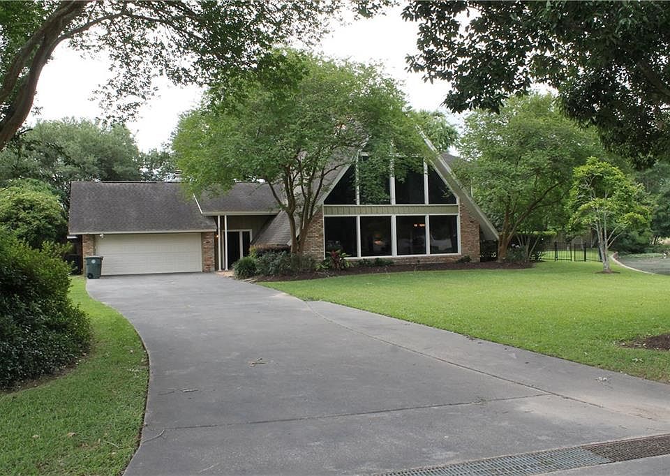 1st image of 7 Fairway Ln