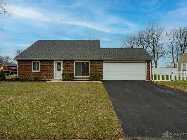 401 Kings Chapel Dr, Troy, OH 45373