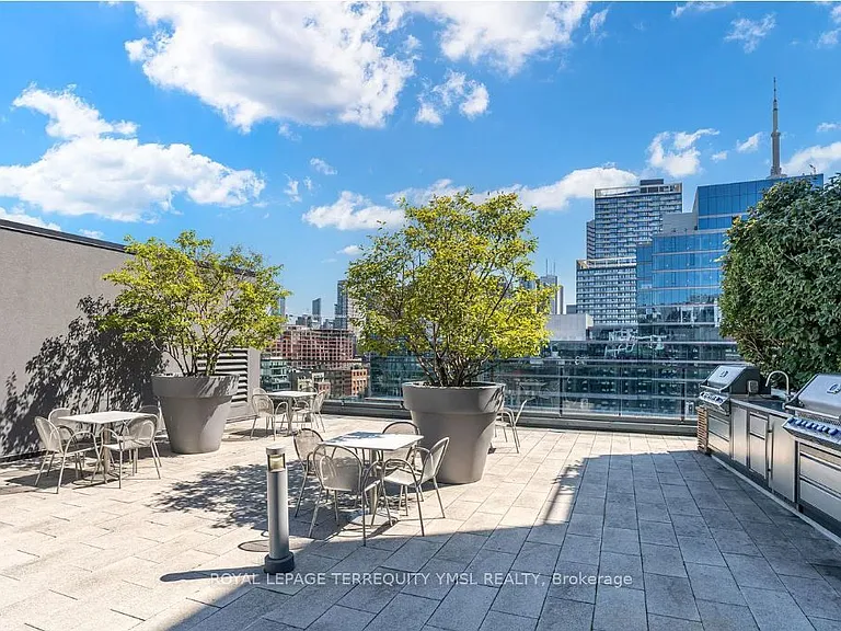 560 Front St W #806 — Photo 2