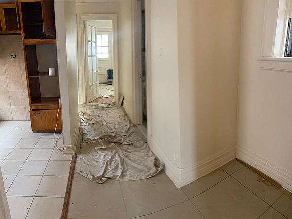 2nd image of 2523 Wallace Ave APT 3