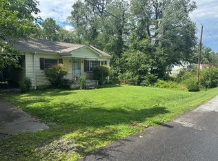 208 Woodland Dr, Hendersonville, NC 28792