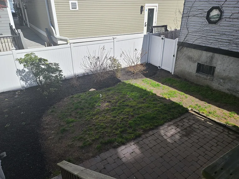 216 W 9th St #1 — Photo 21