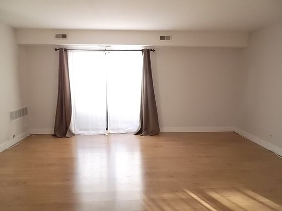 5th image of 1460 Fairlane Dr APT 423