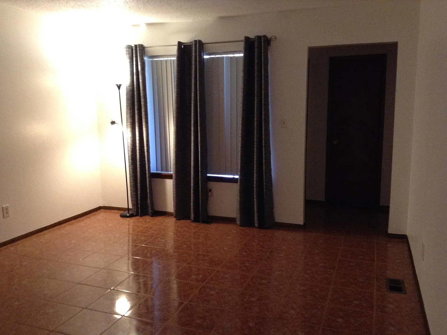 3 bed, 1184 sqft, $1,350 — Photo 2