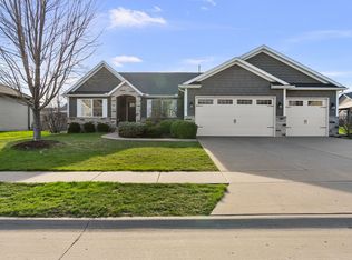 5838 Vanderginst Ct, Bettendorf, IA