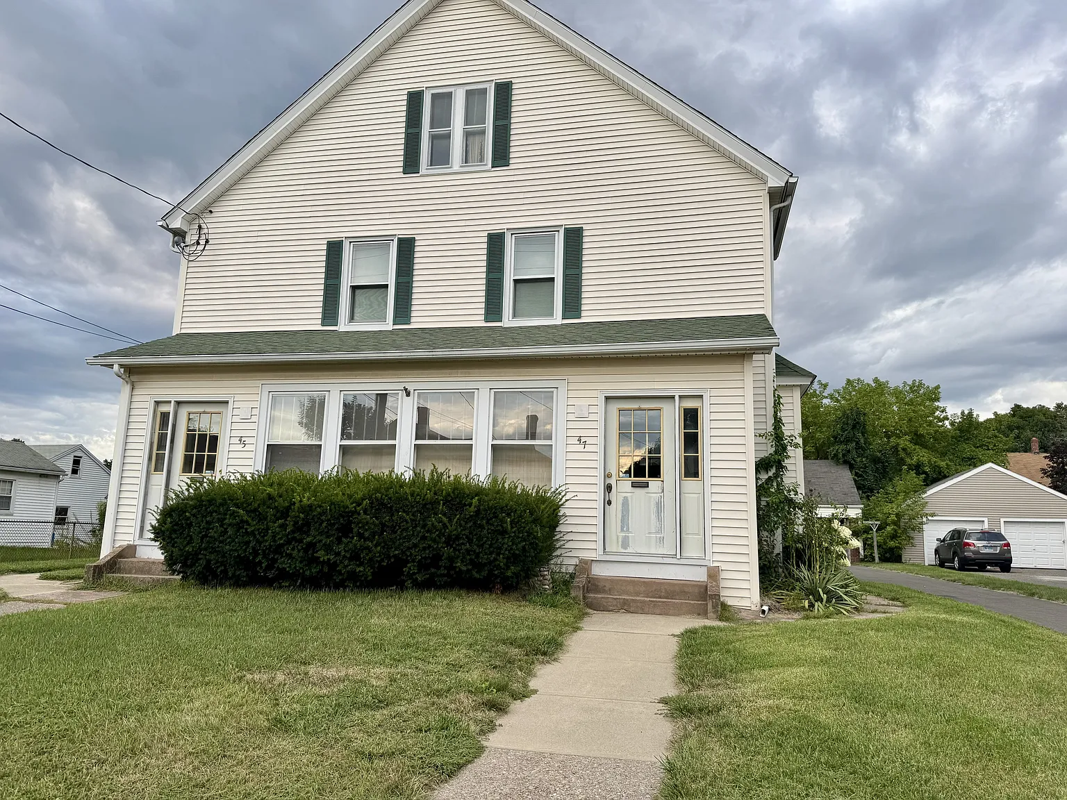 4 bed, 1360 sqft, $2,700 — Photo 2