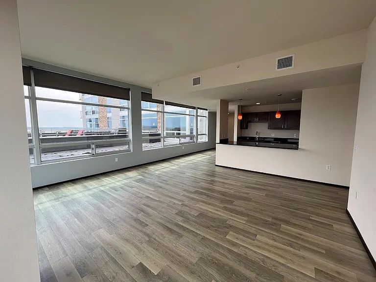 Galaxie High Rise Apartments — Photo 142