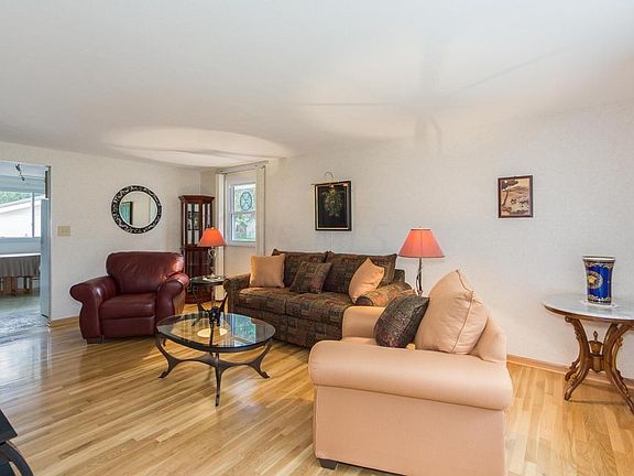 4th image of 1421 Cardwell Sq S
