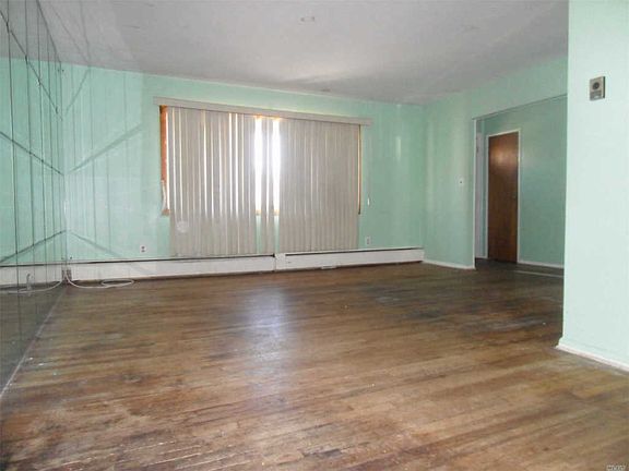 3rd image of 555 Pinebrook Ct