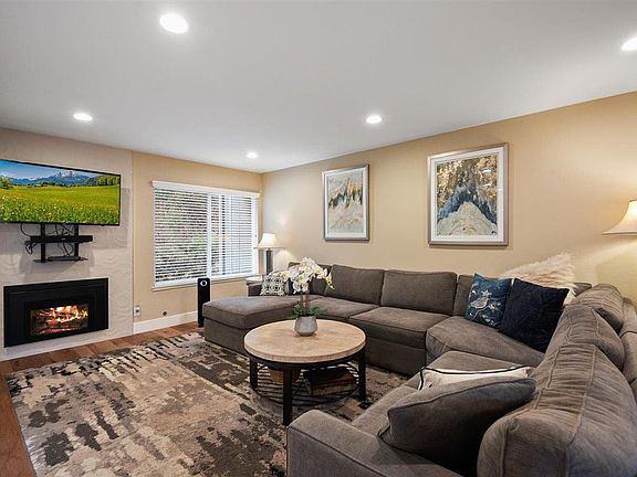 4th image of 105 Charter Oaks Cir