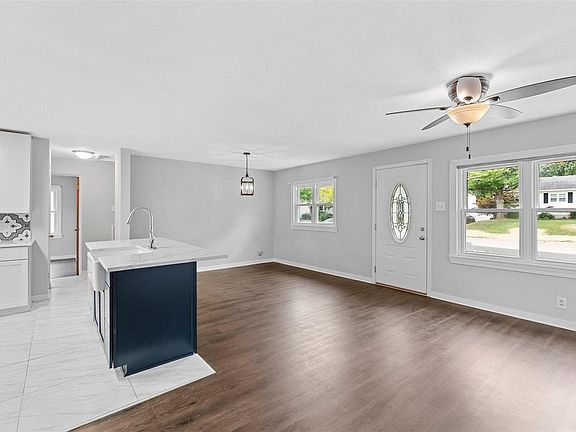 4th image of 9536 Dulles Ct