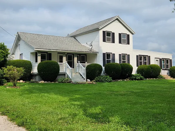 2719 Steig Rd, Woodstock, IL 60098