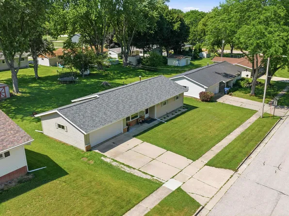 817 Rice St, Horicon, WI 53032