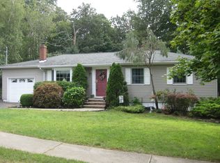 11 Rosemont Rd, Oak Ridge, NJ 07438