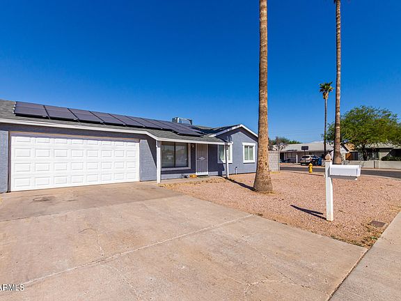 3rd image of 7924 W HIGHLAND Avenue