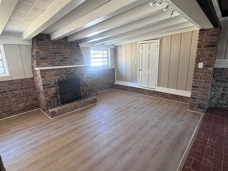 611 E D St — Photo 8