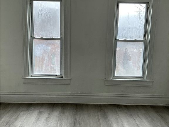 5th image of 216 Ridge Ave