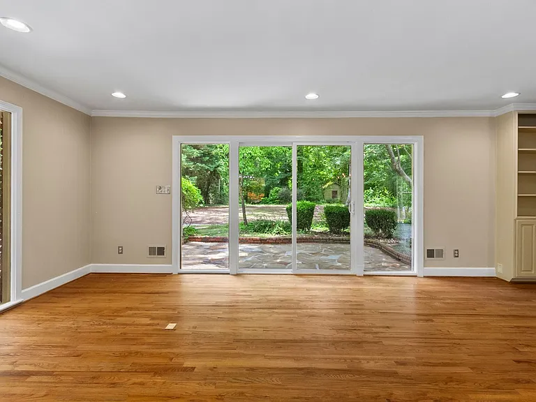 4909 Northwood Lake Dr E — Photo 8