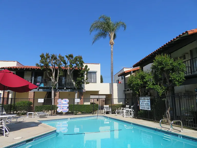 Tustin Villas — Photo 20