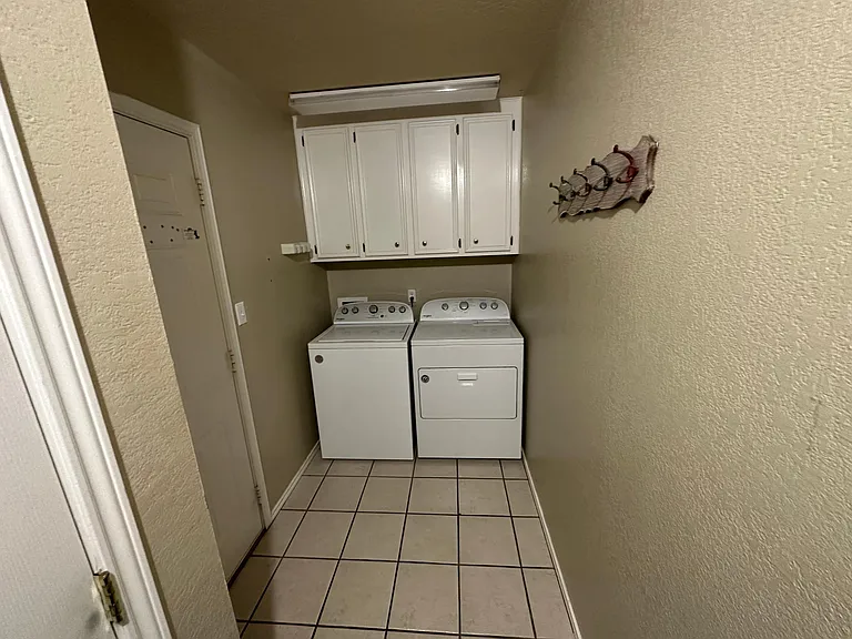 1610 Morrow Ln — Photo 11