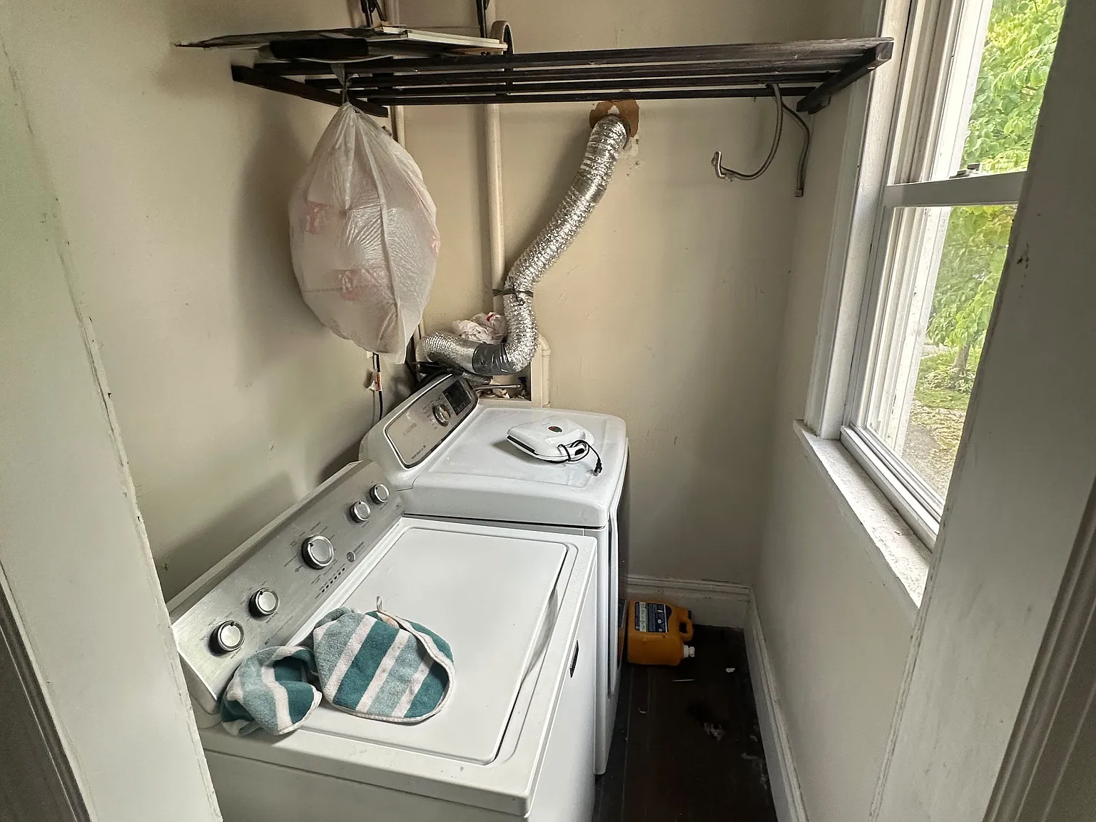 3 bed, $2,050 — Photo 4