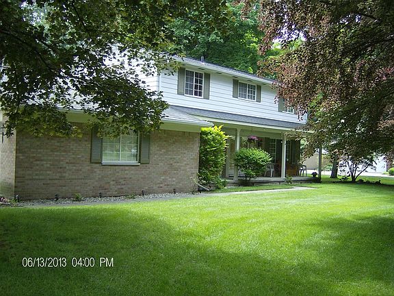 2nd image of 30200 Woodhaven Ln