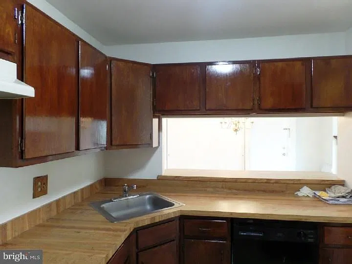 2 bed, 970 sqft, $1,800 — Photo 3