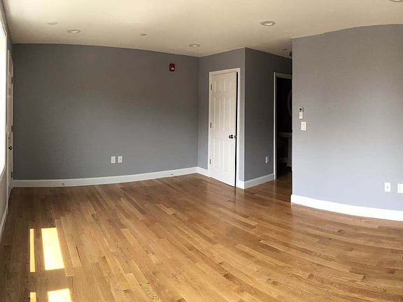 5th image of 114 Harvard St #114