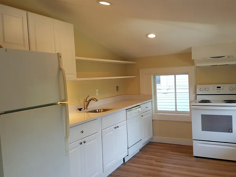 396 Orange St — Photo 2
