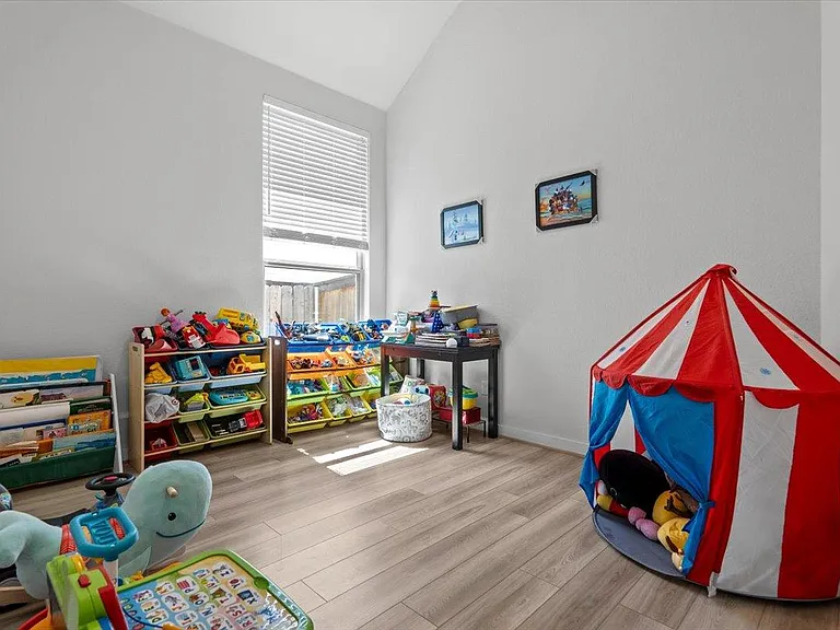 1812 David Ezra St — Photo 27